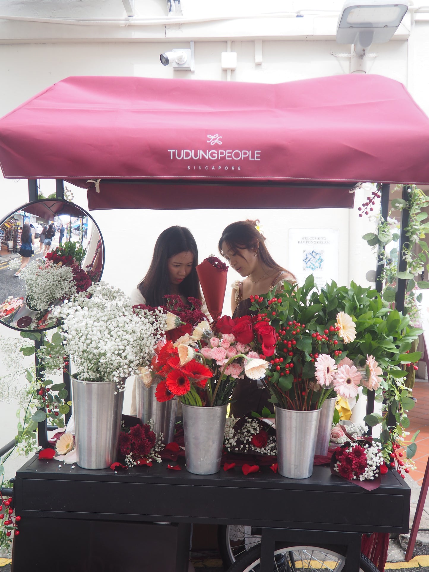 60 Pax Comfortable Flower Bar