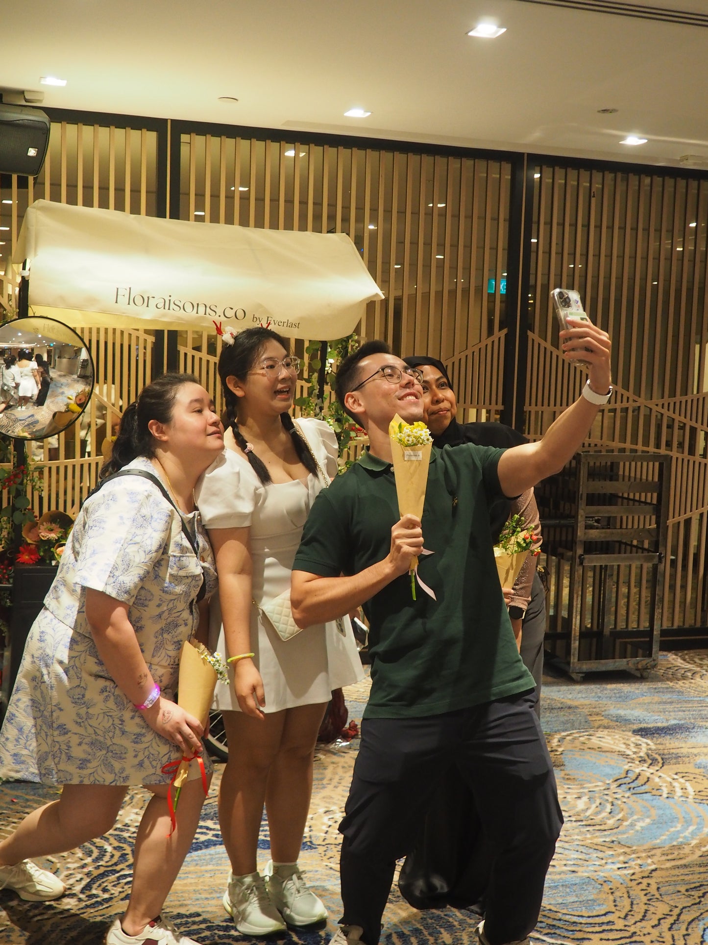 50 Pax Grandeur Flower Bar