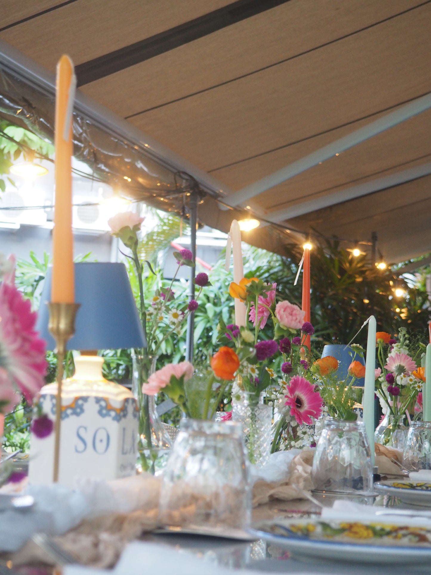 Bud vase arrangement (à la carte)